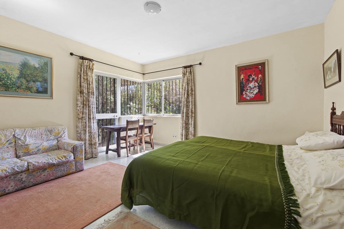 Chalet de 3 habitaciones en Guadalmina en venta - 1.800.000 € (Ref: 9705086)