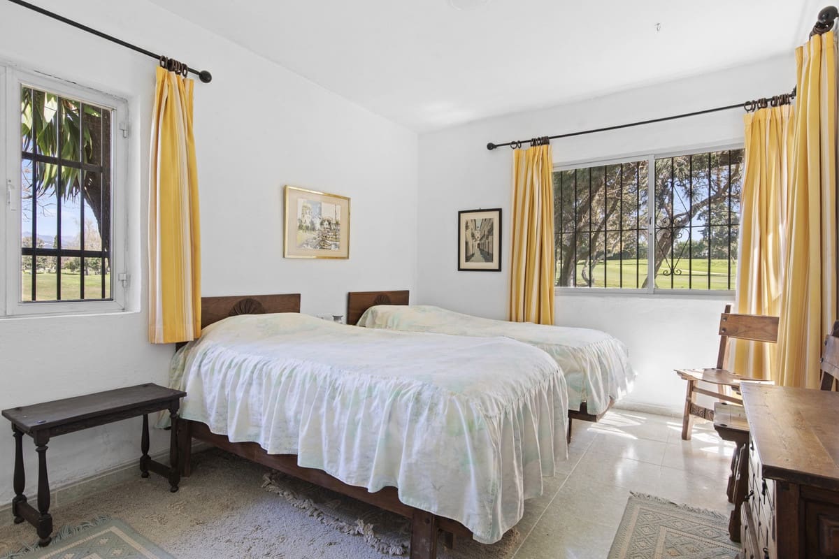 Chalet de 3 habitaciones en Guadalmina en venta - 1.800.000 € (Ref: 9705086)