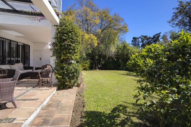 Chalet de 3 habitaciones en Guadalmina Baja, Marbella en venta - 1.800.000 € (Ref: 9705086)