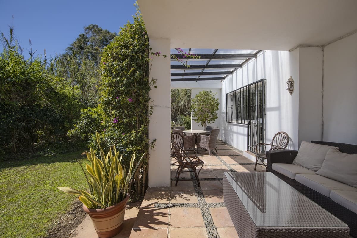 Chalet de 3 habitaciones en Guadalmina en venta - 1.800.000 € (Ref: 9705086)