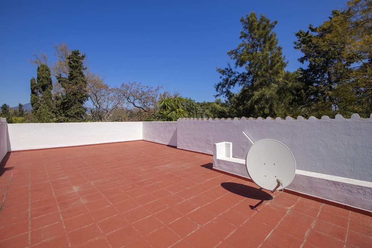 Chalet de 3 habitaciones en Guadalmina en venta - 1.800.000 € (Ref: 9705086)