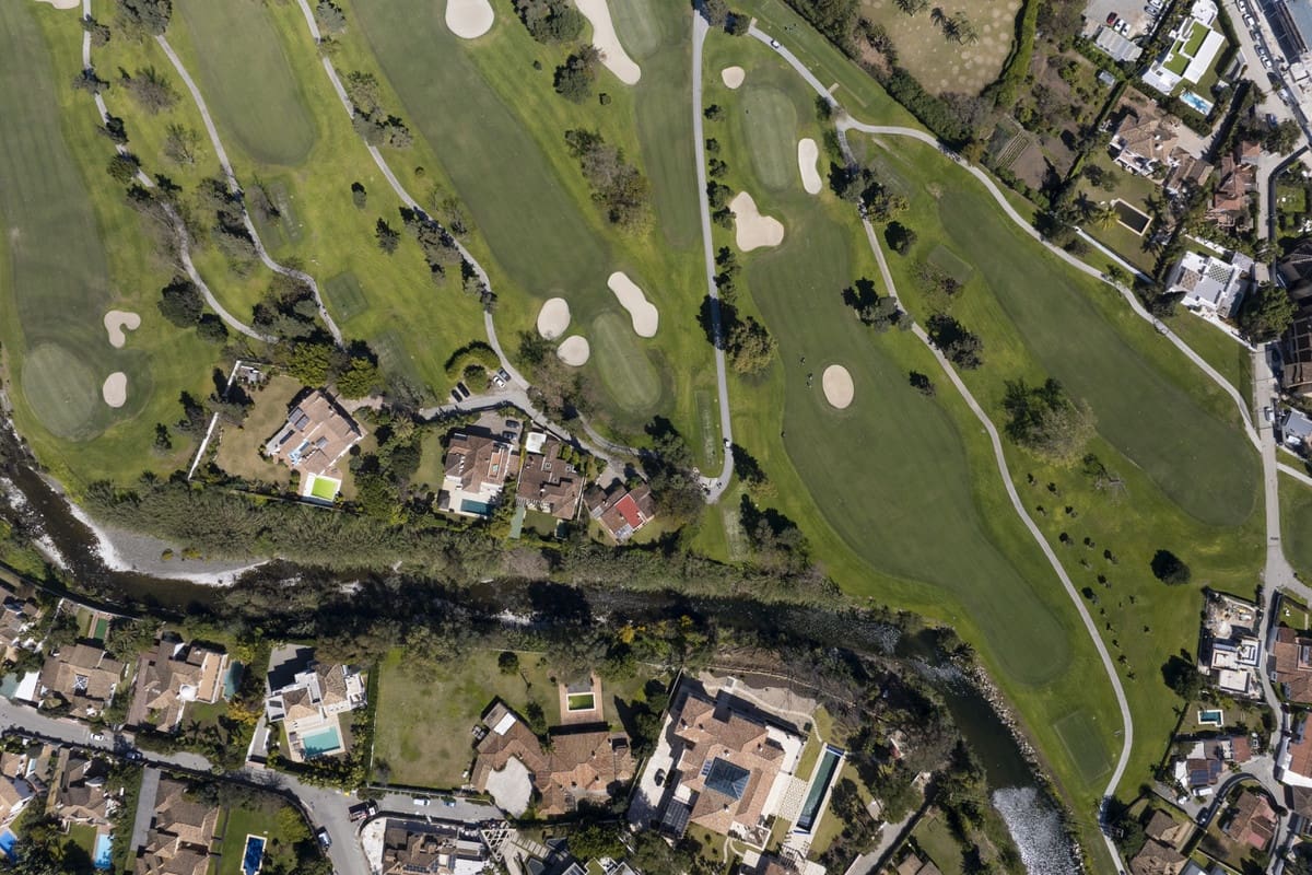 Chalet de 3 habitaciones en Guadalmina en venta - 1.800.000 € (Ref: 9705086)