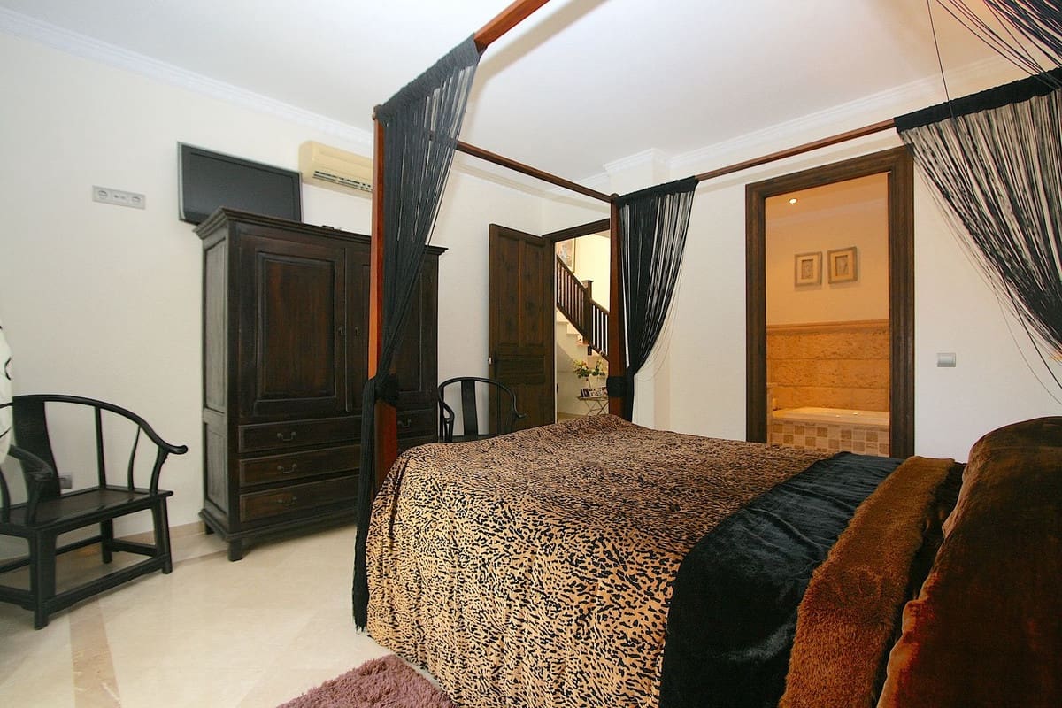 Chalet de 4 habitaciones en Mijas en venta con piscina garaje - 1.850.000 € (Ref: 9705087)