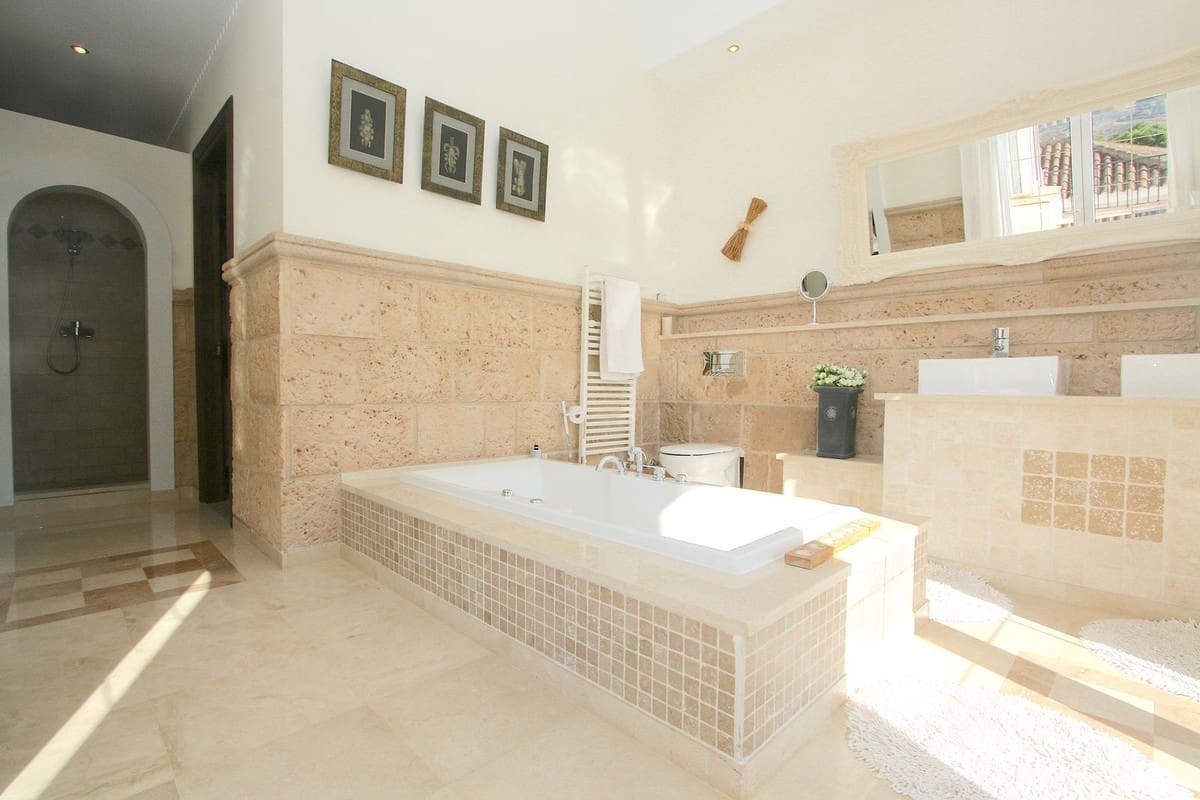4 Zimmer Villa zu verkaufen in Mijas mit Pool Garage - 1.850.000 € (Ref: 9705087)