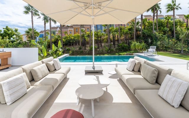 4 makuuhuone Huvila myytävänä paikassa Bahia de Casares, Casares mukana uima-altaan 
autotalli - 1 595 000 € (Ref: 9705093)