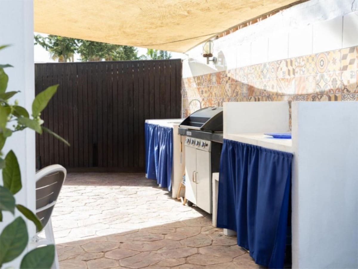 3 soveværelse Villa til salg i Marbella med swimmingpool garage - € 755.000 (Ref: 9705095)