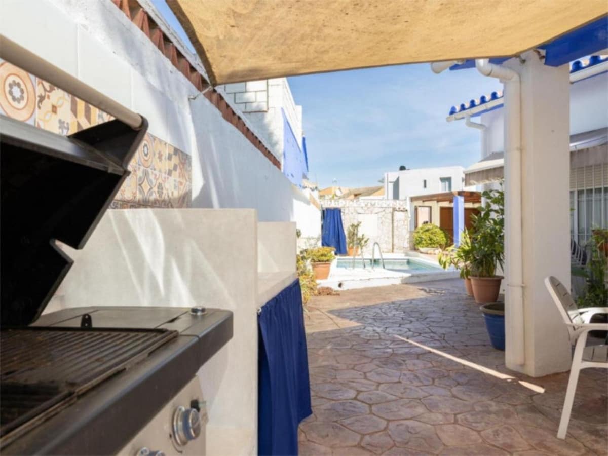 3 soveværelse Villa til salg i Marbella med swimmingpool garage - € 755.000 (Ref: 9705095)