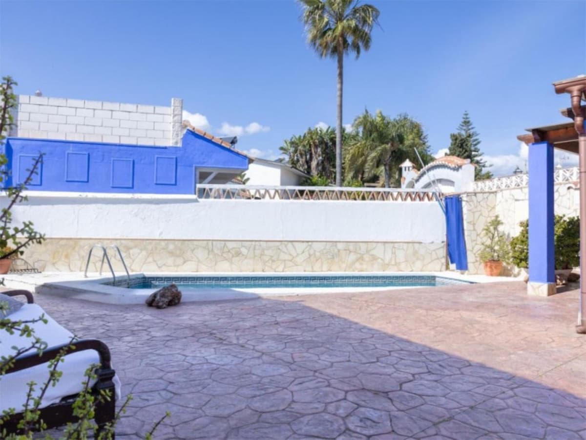 3 soveværelse Villa til salg i Marbella med swimmingpool garage - € 755.000 (Ref: 9705095)