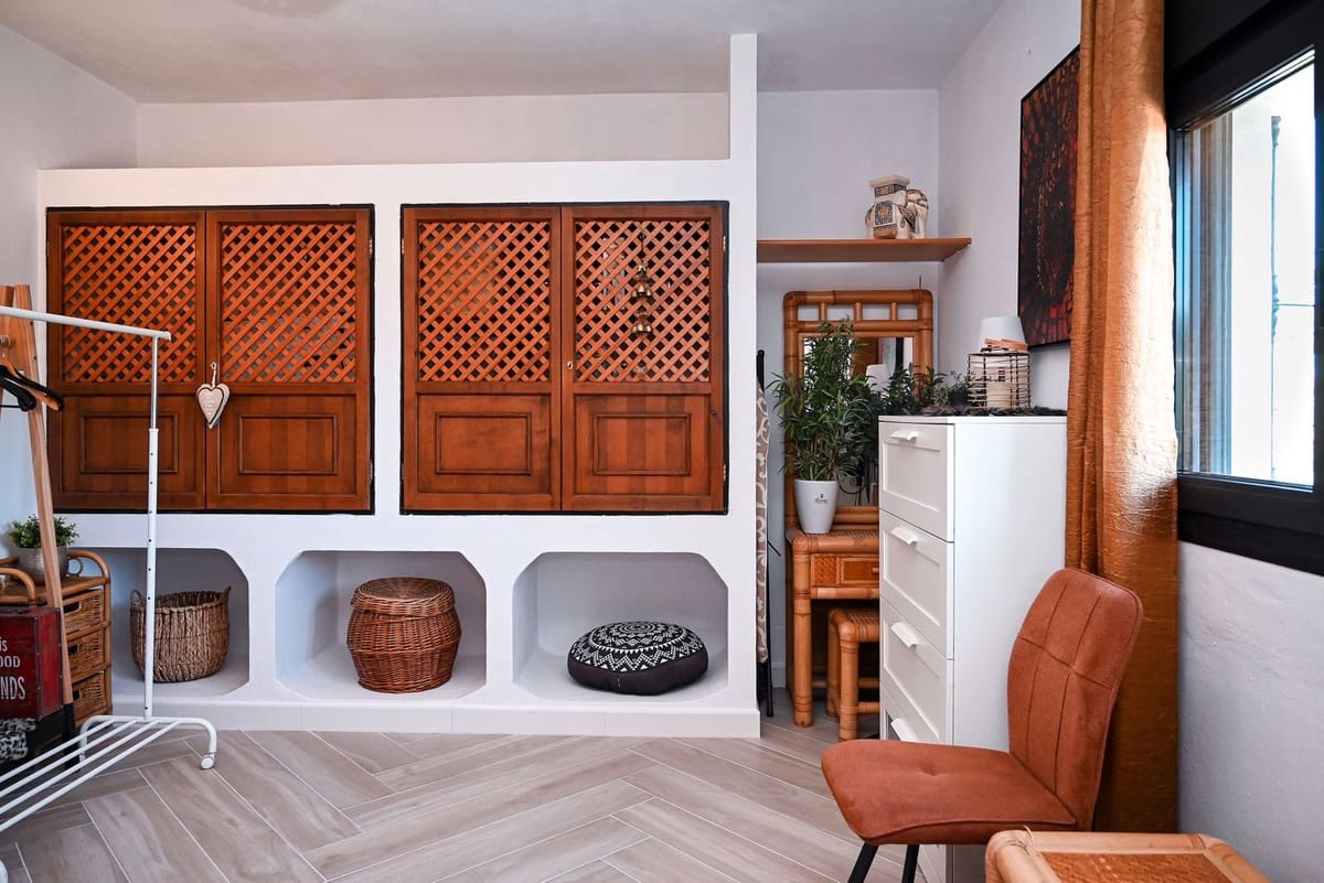 4 bedroom Villa for sale in Alhaurin de la Torre with pool - € 949,000 (Ref: 9705096)