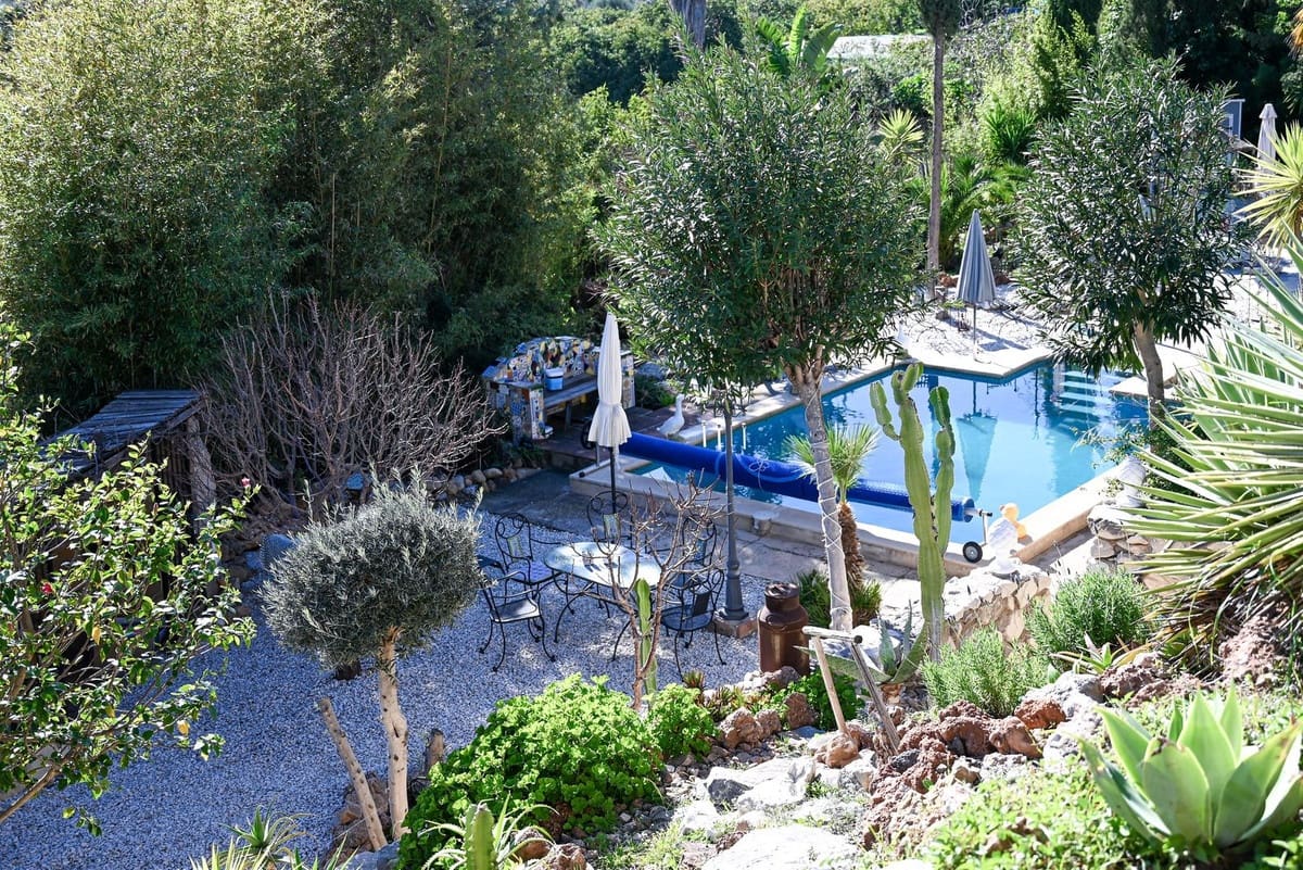 4 bedroom Villa for sale in Alhaurin de la Torre with pool - € 949,000 (Ref: 9705096)