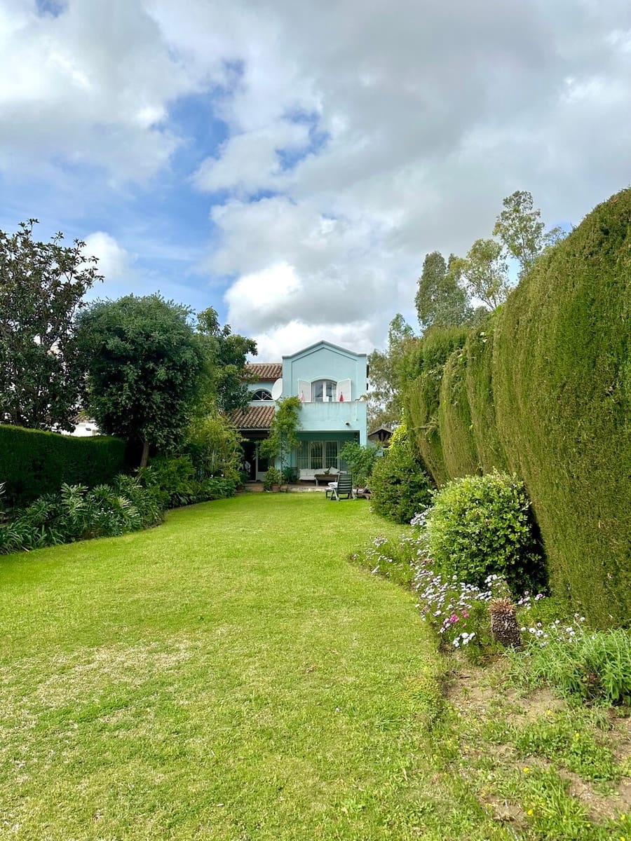 3 bedroom Villa for sale in Guadalmina - € 947,000 (Ref: 9705099)