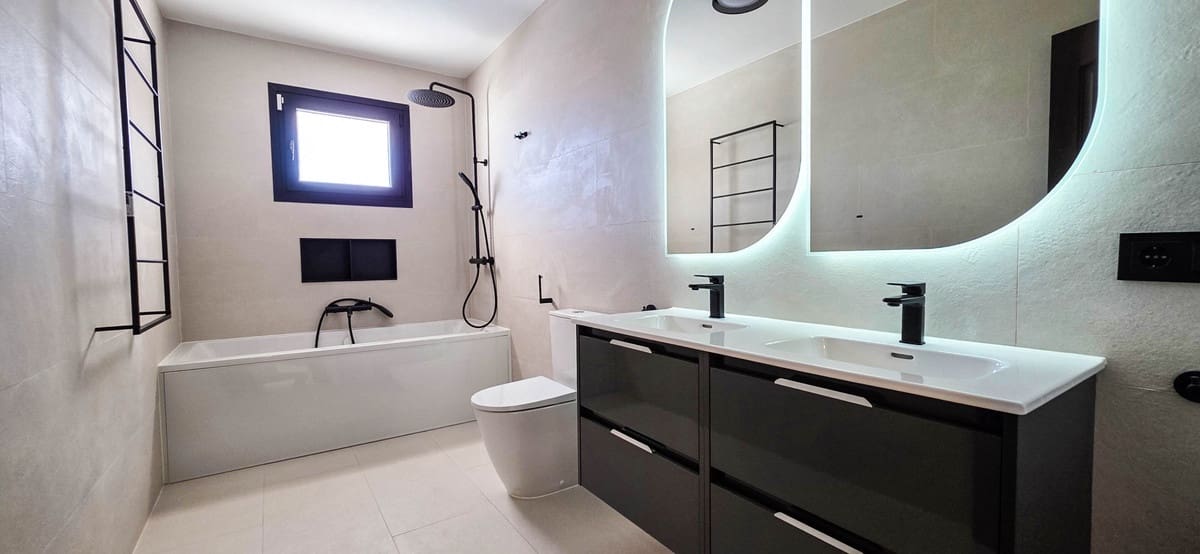 4 slaapkamer Villa te koop in Manilva met zwembad - € 935.000 (Ref: 9705100)