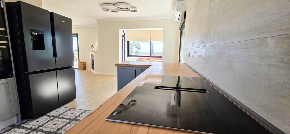4 bedroom Villa for sale in Manilva with pool - € 895,000 (Ref: 9705100)