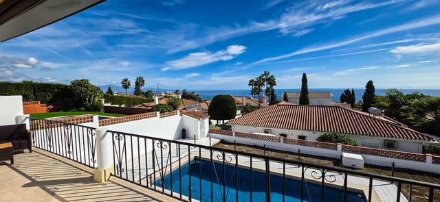 4 slaapkamer Villa te koop in Manilva Pueblo, Manilva met zwembad - € 895.000 (Ref: 9705100)