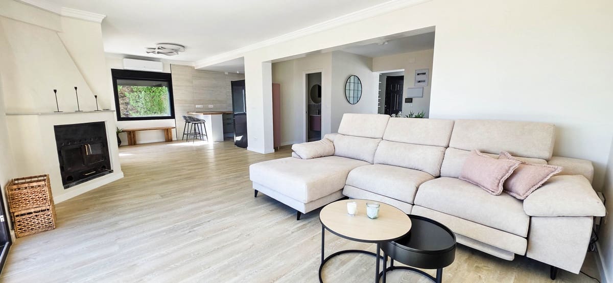 4 bedroom Villa for sale in Manilva with pool - € 895,000 (Ref: 9705100)