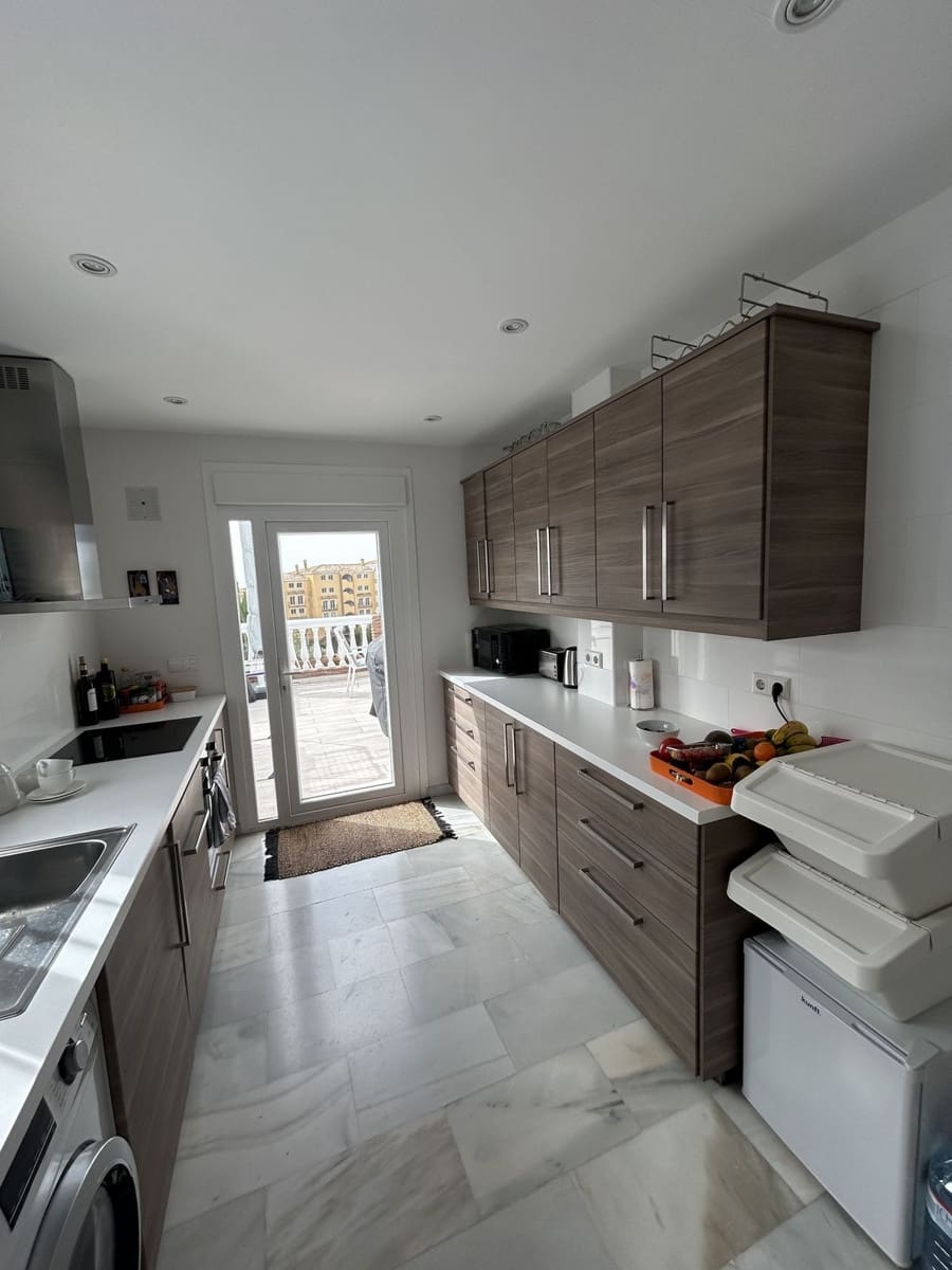 Chalet de 6 habitaciones en Calahonda en venta con piscina - 995.000 € (Ref: 9705101)