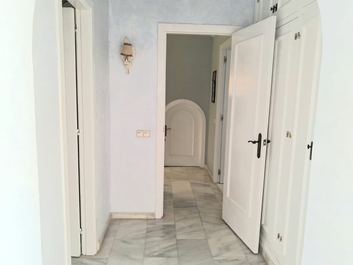 Chalet de 4 habitaciones en Calahonda en venta con piscina garaje - 950.000 € (Ref: 9705104)