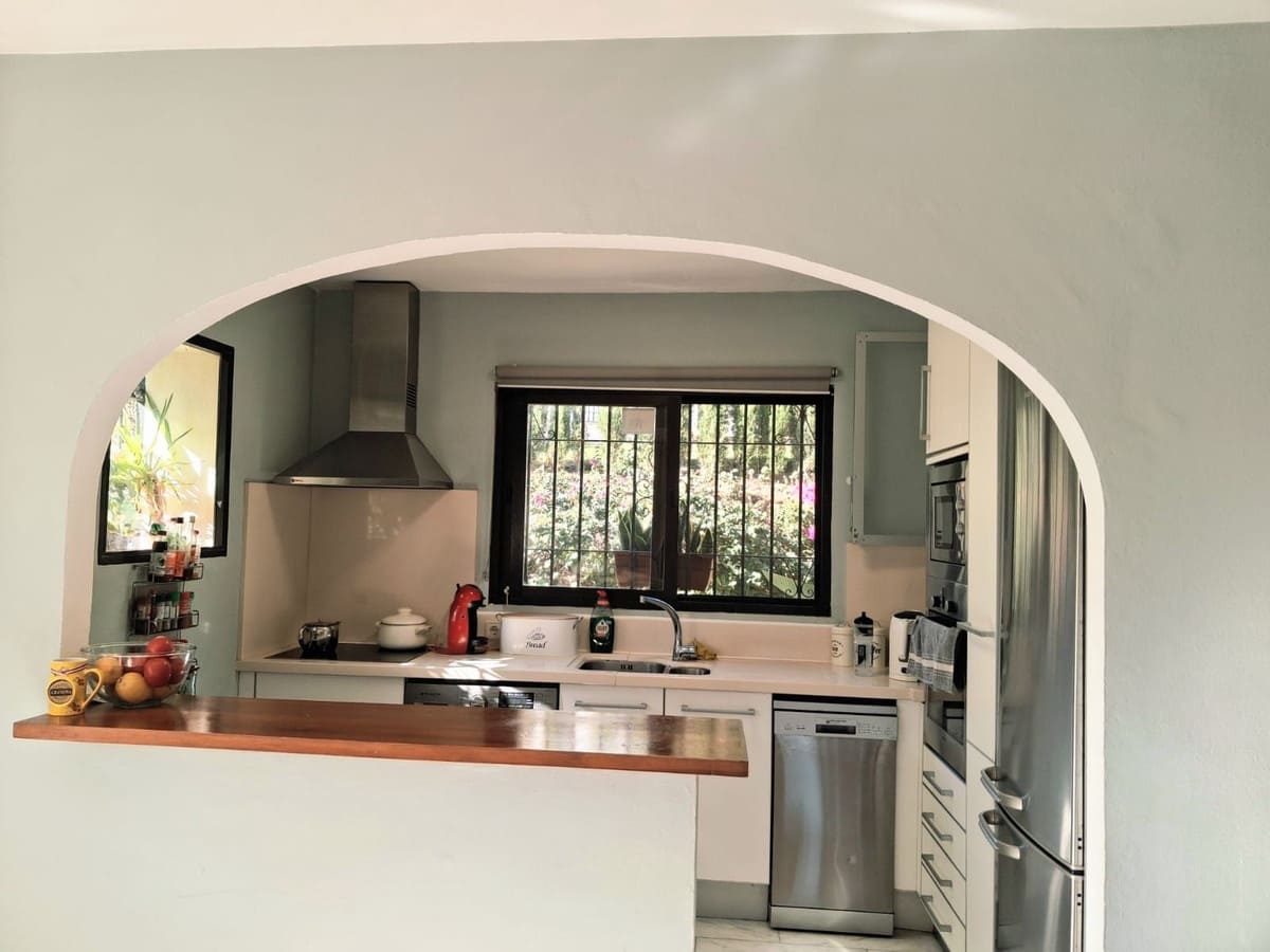 Chalet de 4 habitaciones en Calahonda en venta con piscina garaje - 950.000 € (Ref: 9705104)