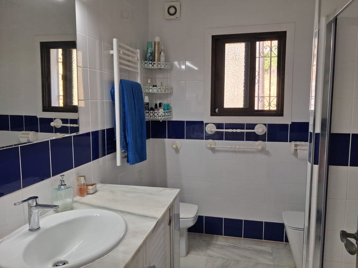 Chalet de 4 habitaciones en Calahonda en venta con piscina garaje - 950.000 € (Ref: 9705104)