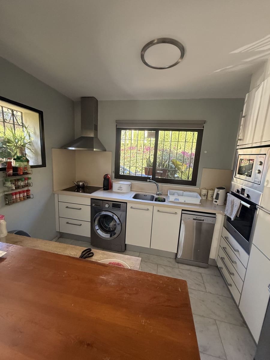 Chalet de 4 habitaciones en Calahonda en venta con piscina garaje - 950.000 € (Ref: 9705104)