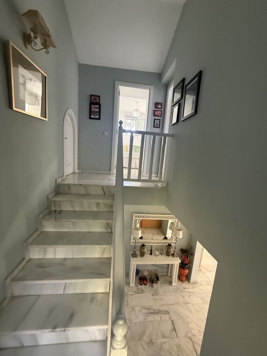 Chalet de 4 habitaciones en Calahonda en venta con piscina garaje - 950.000 € (Ref: 9705104)