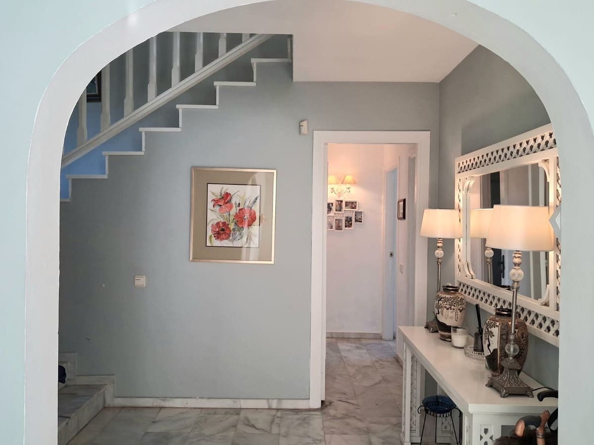 Chalet de 4 habitaciones en Calahonda en venta con piscina garaje - 950.000 € (Ref: 9705104)