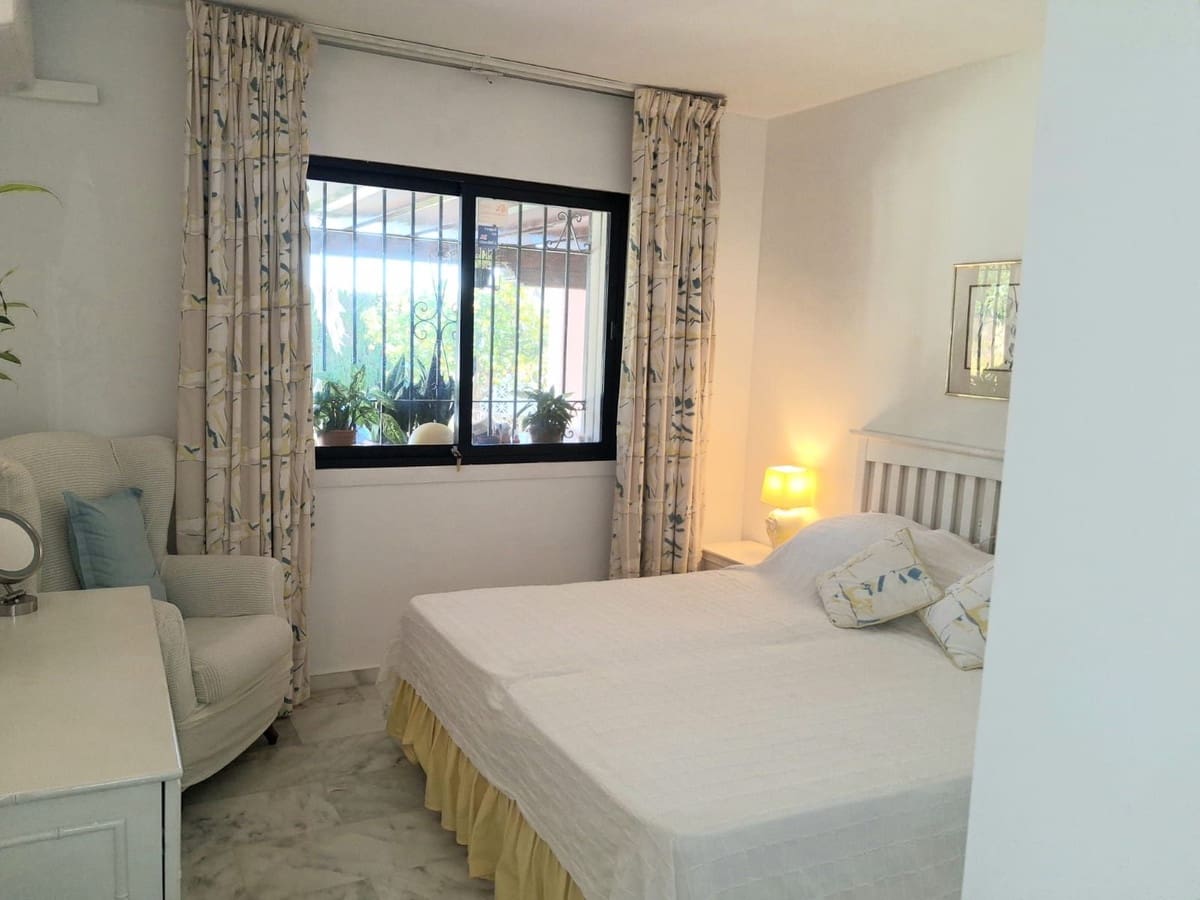 Chalet de 4 habitaciones en Calahonda en venta con piscina garaje - 950.000 € (Ref: 9705104)