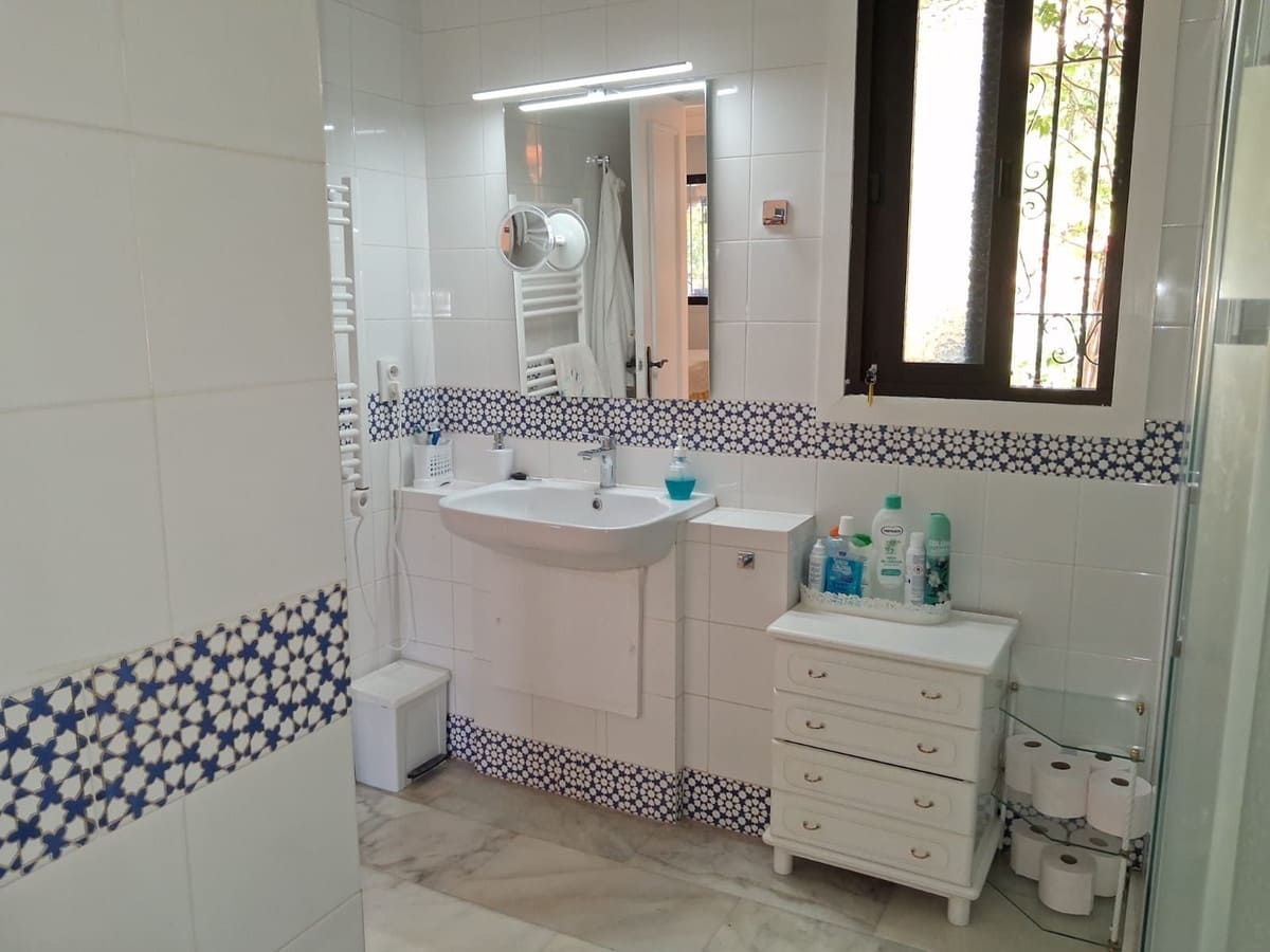 Chalet de 4 habitaciones en Calahonda en venta con piscina garaje - 950.000 € (Ref: 9705104)