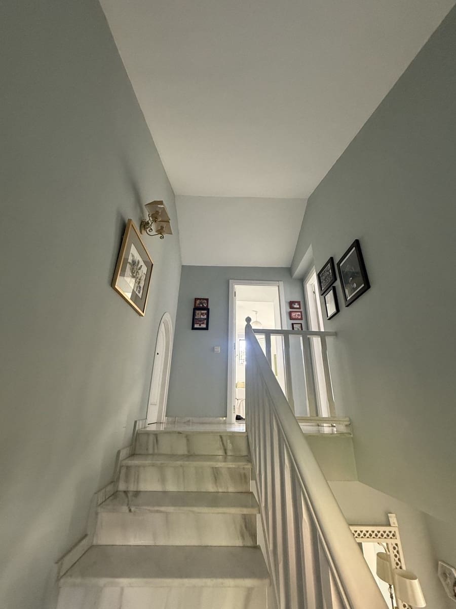 Chalet de 4 habitaciones en Calahonda en venta con piscina garaje - 950.000 € (Ref: 9705104)