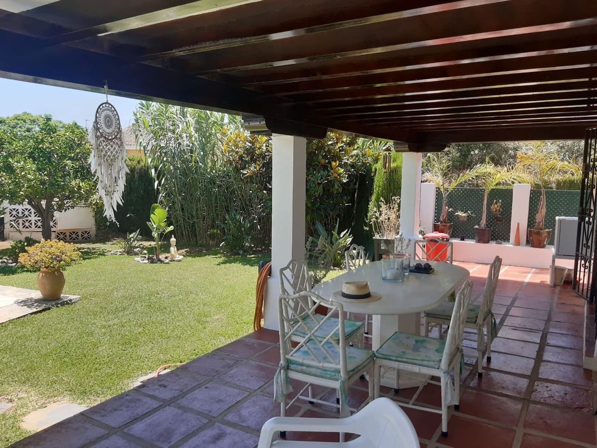 Chalet de 4 habitaciones en Calahonda en venta con piscina garaje - 950.000 € (Ref: 9705104)