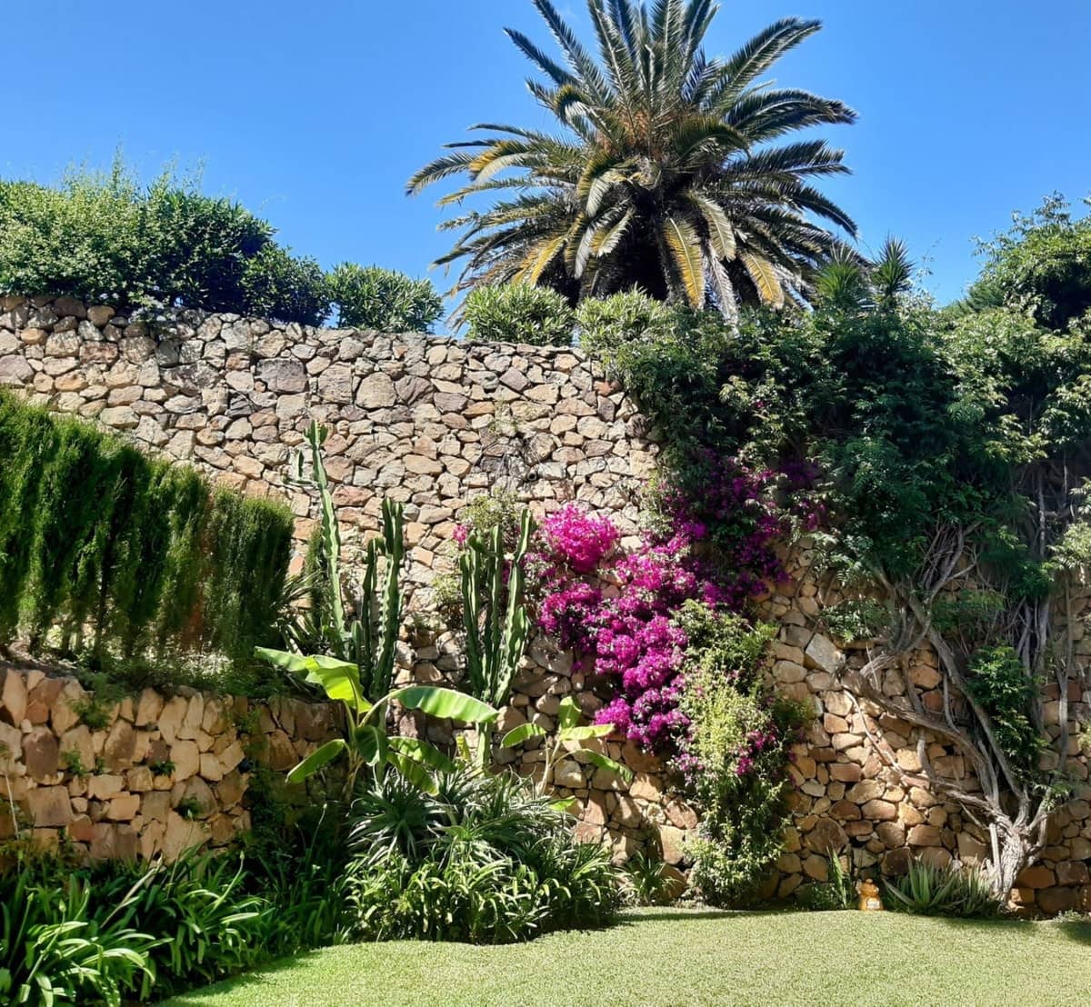 4 bedroom Villa for sale in Calahonda with pool garage - € 950,000 (Ref: 9705104)