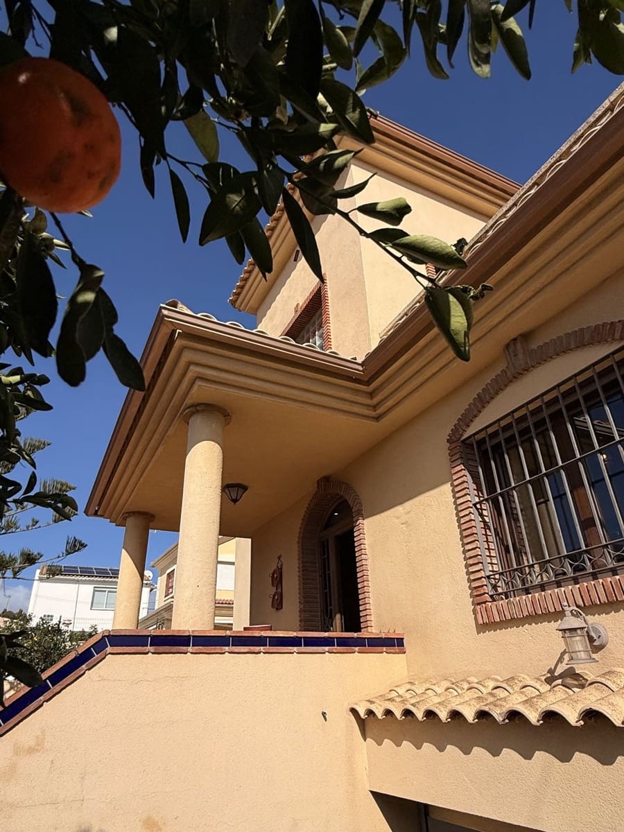 Chalet de 4 habitaciones en Torremolinos en venta con piscina garaje - 769.000 € (Ref: 9705105)