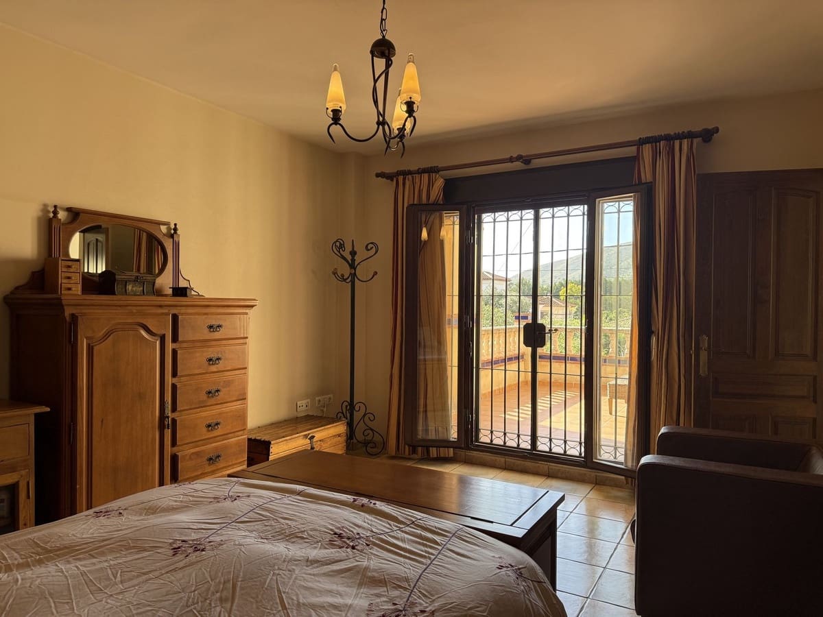 Chalet de 4 habitaciones en Torremolinos en venta con piscina garaje - 769.000 € (Ref: 9705105)