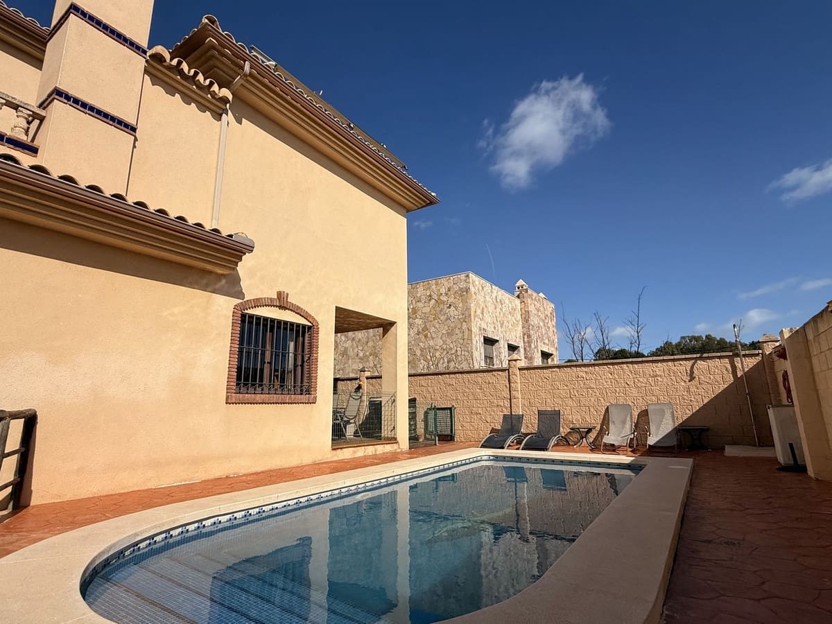 4 sovrum Villa till salu i Torremolinos med pool garage - 769 000 € (Ref: 9705105)