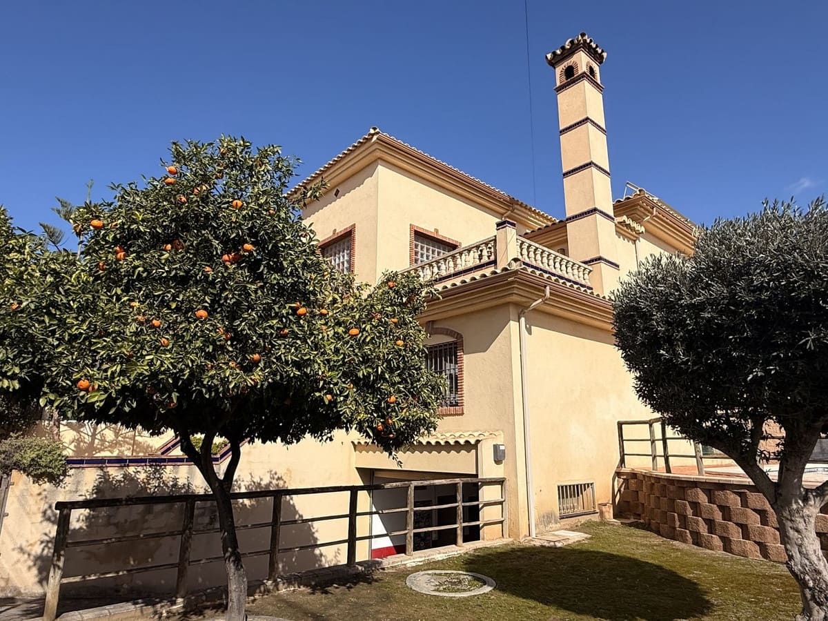 4 sovrum Villa till salu i Torremolinos med pool garage - 769 000 € (Ref: 9705105)