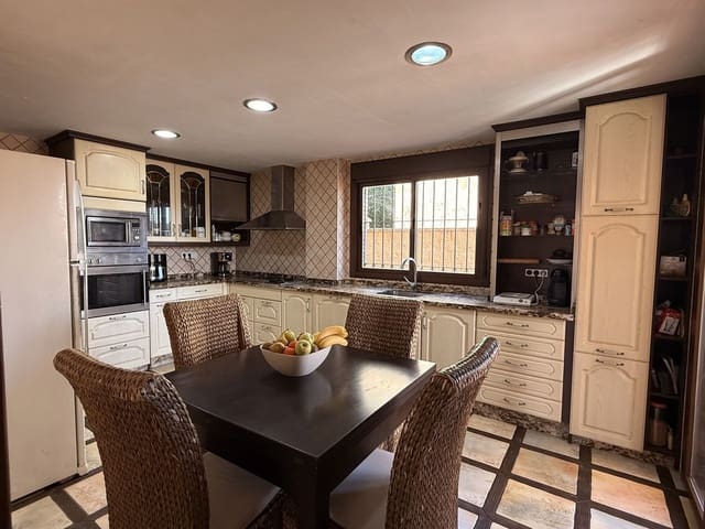 4 soverom Villa til salgs i Torremolinos med svømmebasseng garasje - € 769 000 (Ref: 9705105)