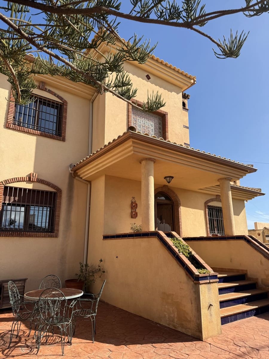 4 sovrum Villa till salu i Torremolinos med pool garage - 769 000 € (Ref: 9705105)