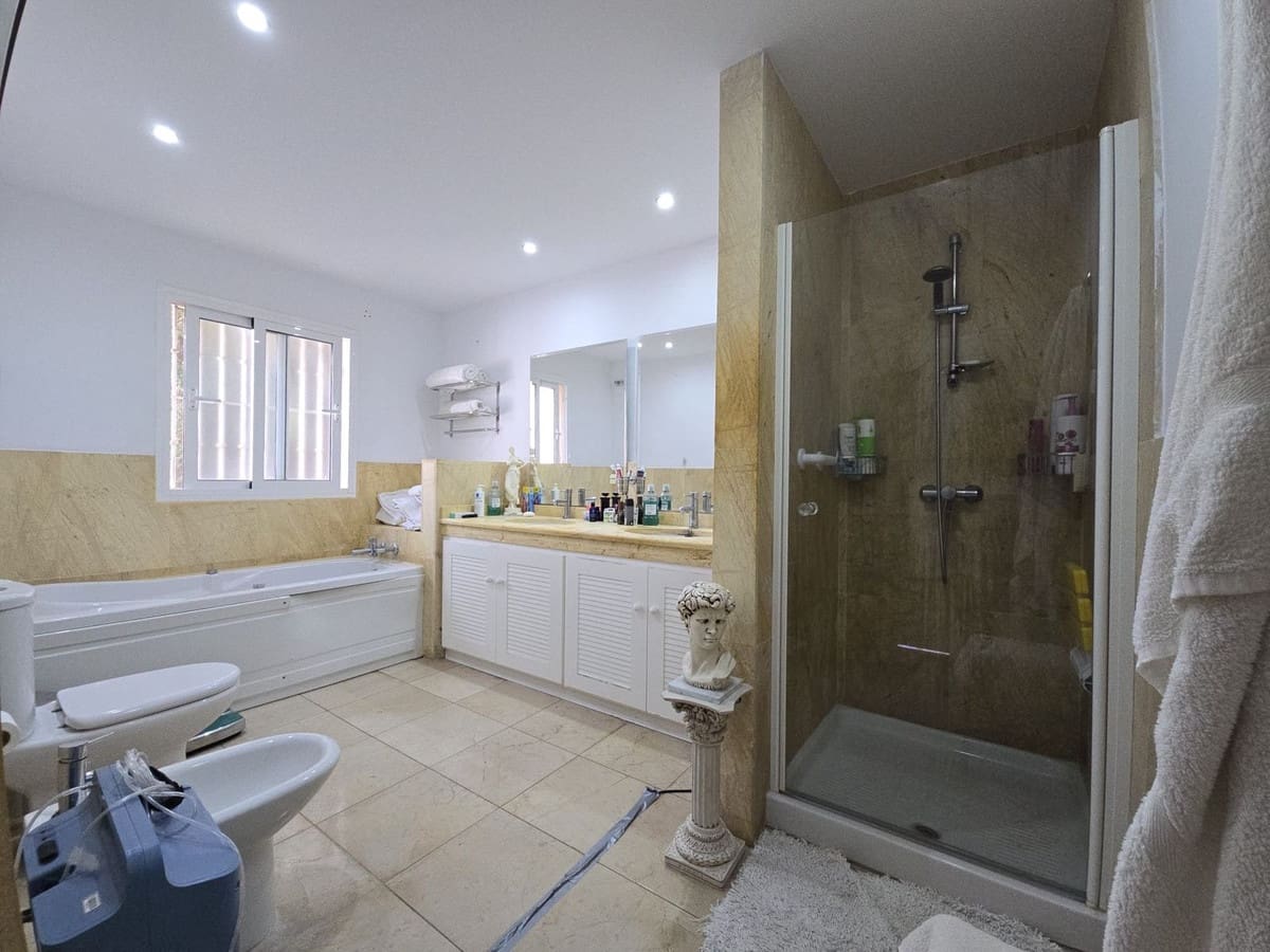 4 Zimmer Villa zu verkaufen in Riviera del Sol mit Pool - 795.000 € (Ref: 9705107)