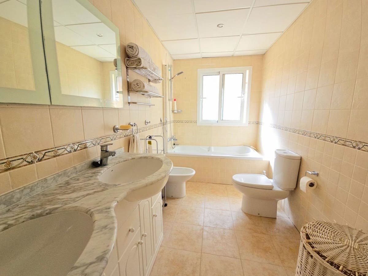 4 Zimmer Villa zu verkaufen in Riviera del Sol mit Pool - 795.000 € (Ref: 9705107)