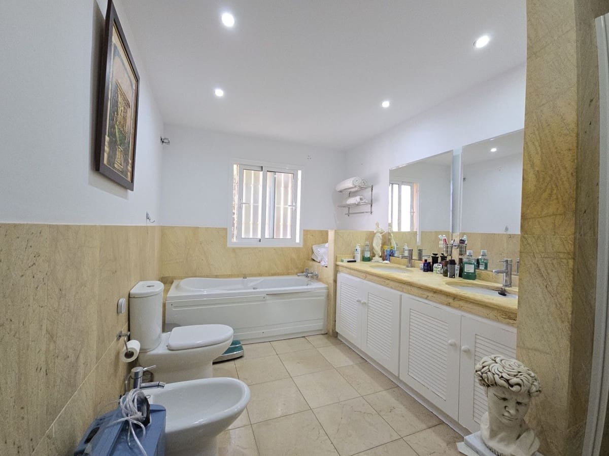 4 Zimmer Villa zu verkaufen in Riviera del Sol mit Pool - 795.000 € (Ref: 9705107)