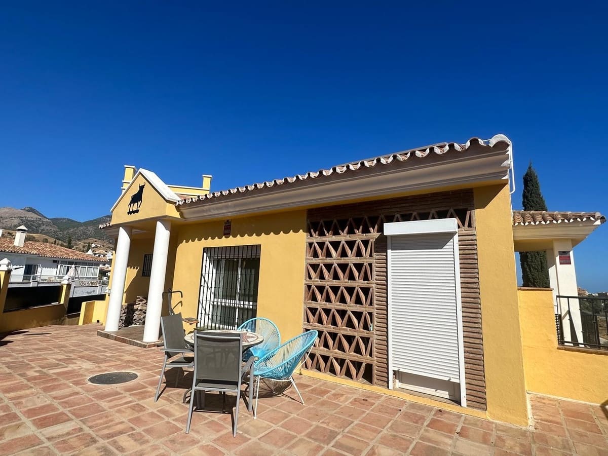 4 sovrum Villa till salu i Mijas Costa med pool garage - 880 000 € (Ref: 9705108)