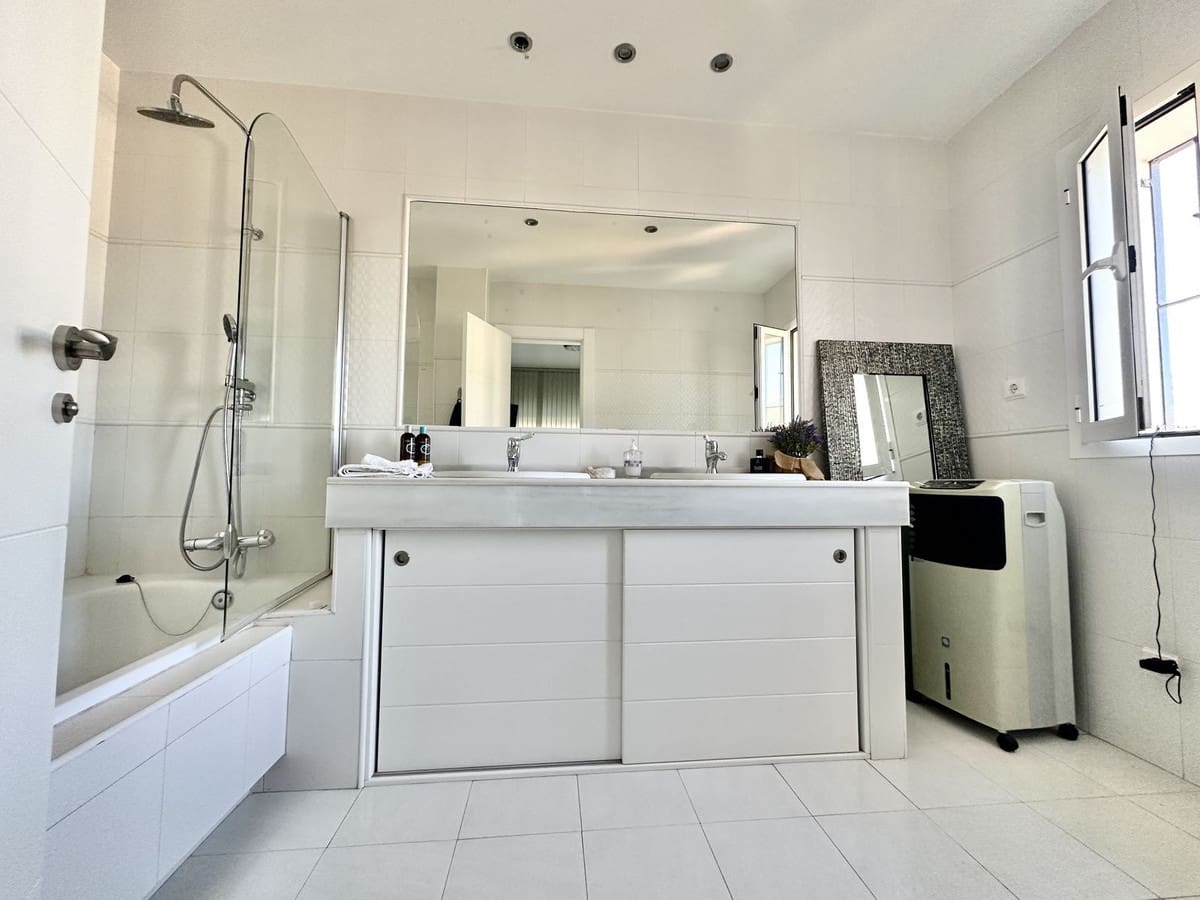 4 sovrum Villa till salu i Mijas Costa med pool garage - 880 000 € (Ref: 9705108)