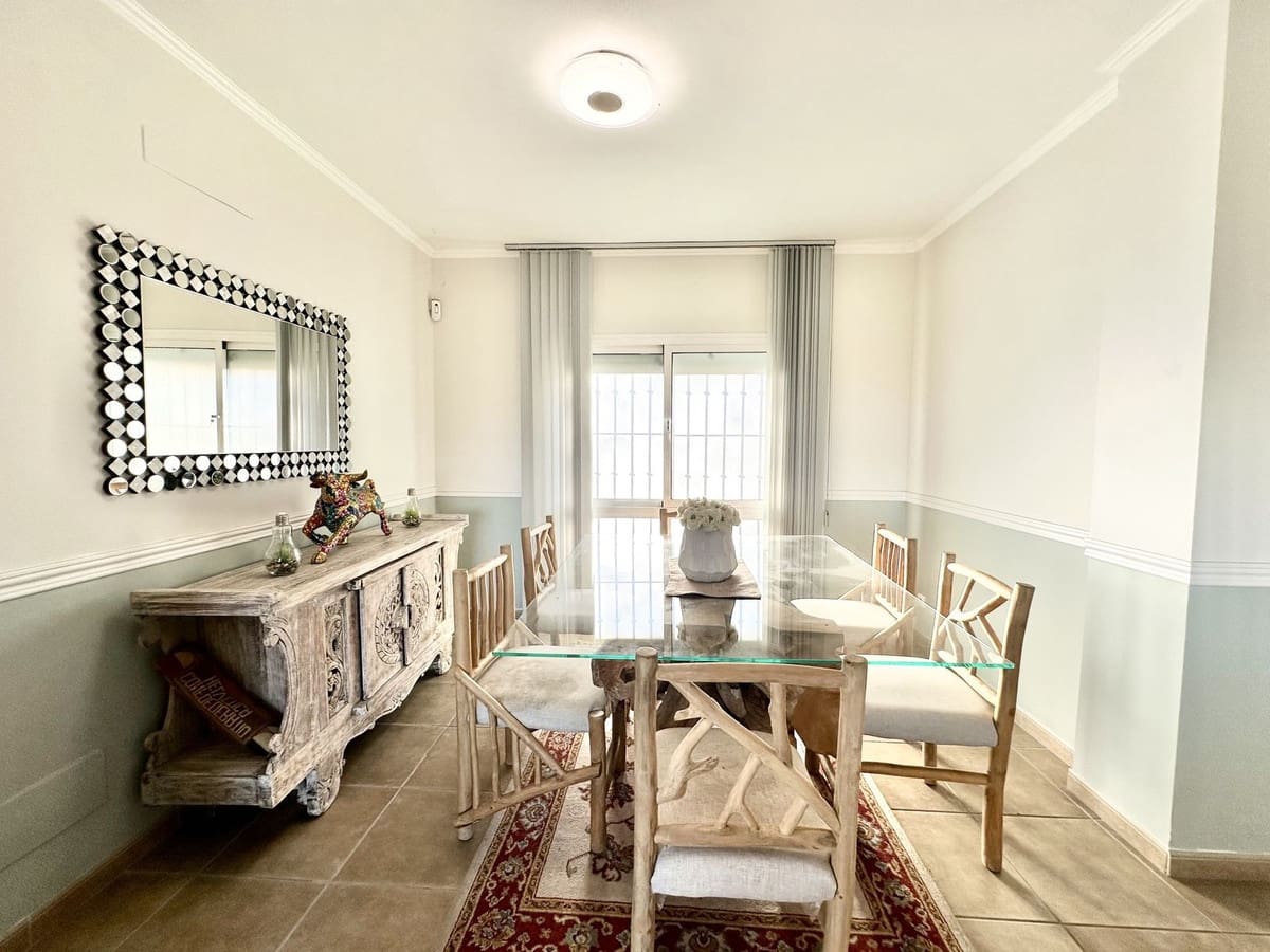 4 sovrum Villa till salu i Mijas Costa med pool garage - 880 000 € (Ref: 9705108)