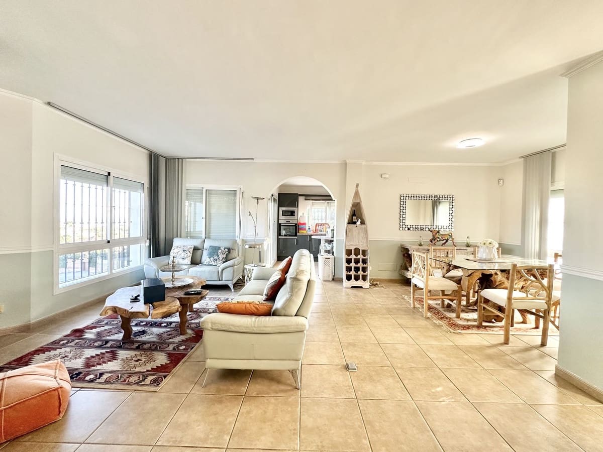 4 sovrum Villa till salu i Mijas Costa med pool garage - 880 000 € (Ref: 9705108)