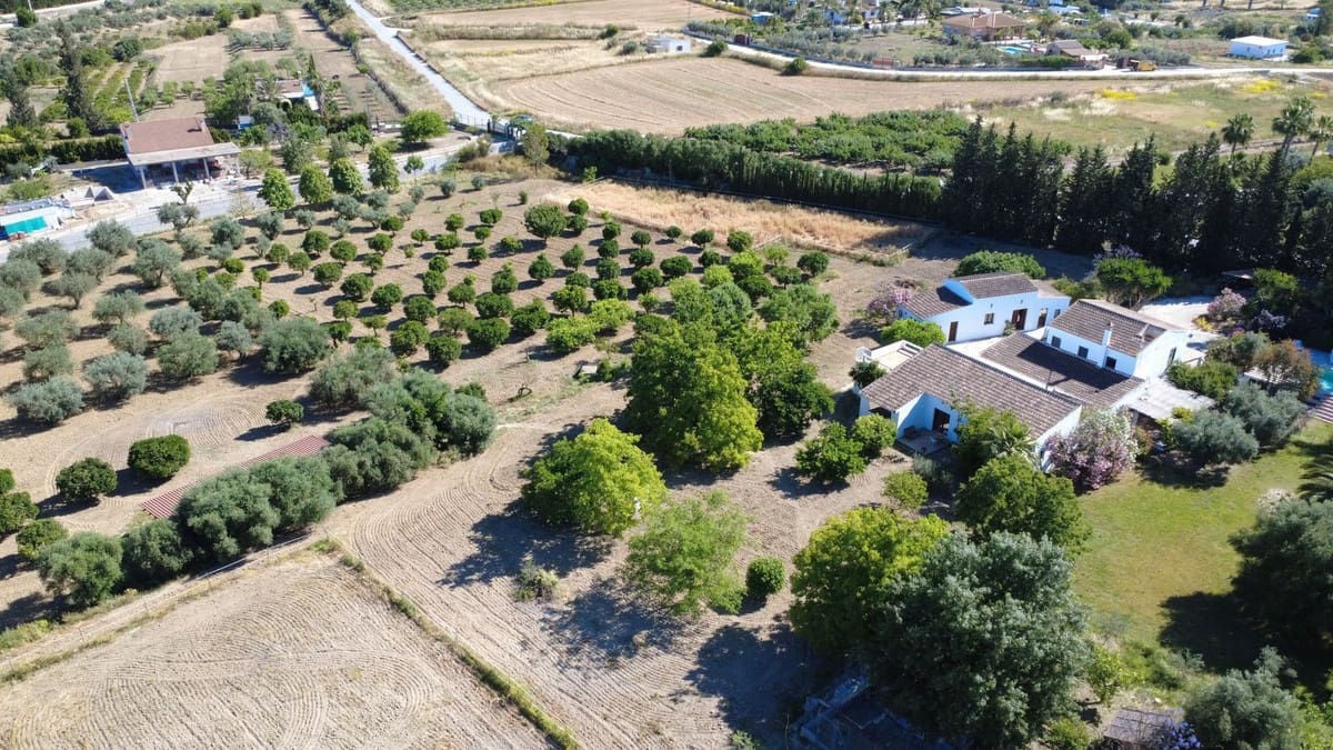 7 soveværelse Finca/Landehus til salg i Alhaurin el Grande med swimmingpool - € 1.200.000 (Ref: 9705113)