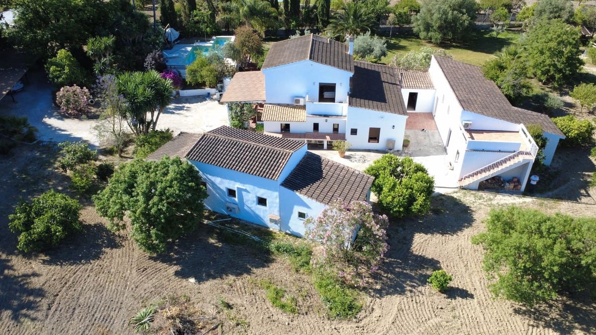 7 soveværelse Finca/Landehus til salg i Alhaurin el Grande med swimmingpool - € 1.200.000 (Ref: 9705113)