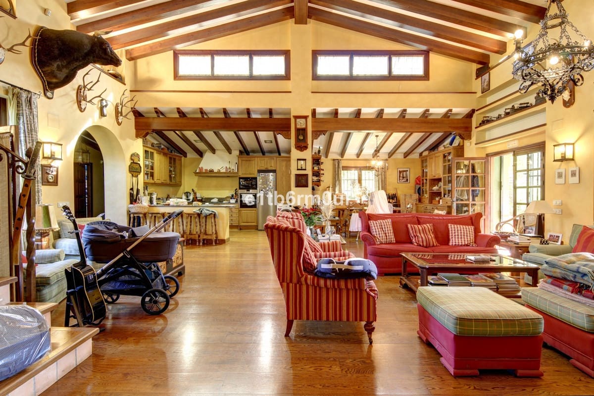 5 sypialnia Finka/Dom wiejski na sprzedaż w Ojen z basenem - 1 600 000 € (Ref: 9705116)