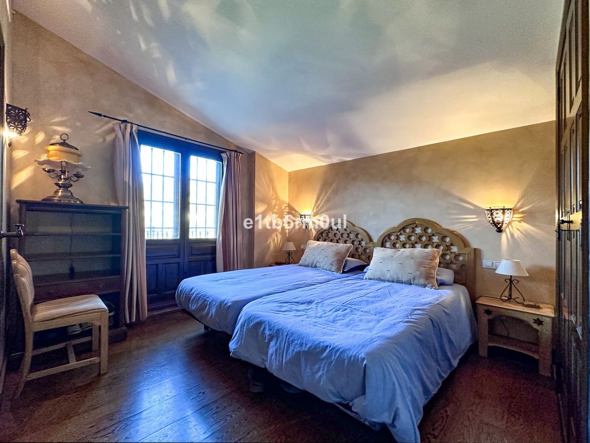 5 sypialnia Finka/Dom wiejski na sprzedaż w Ojen z basenem - 1 600 000 € (Ref: 9705116)