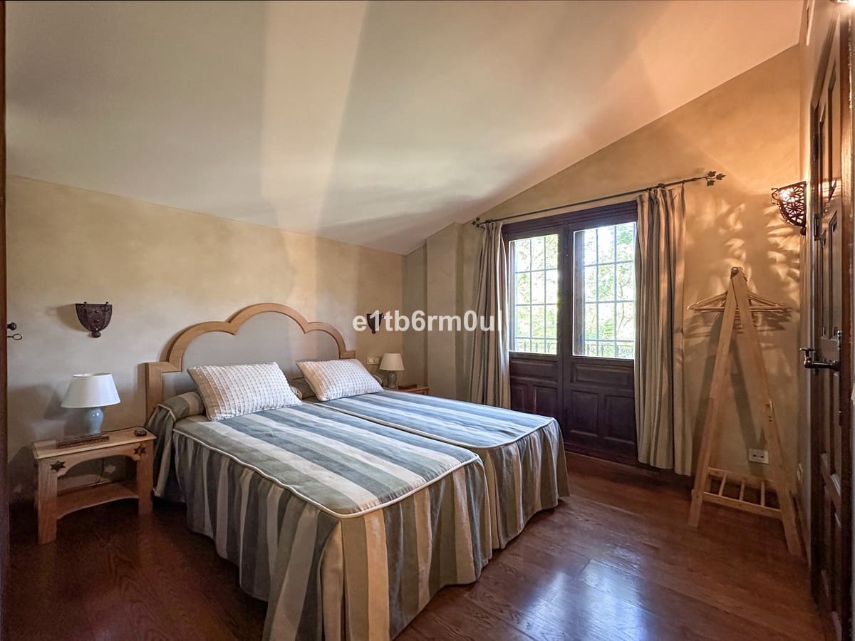 5 sypialnia Finka/Dom wiejski na sprzedaż w Ojen z basenem - 1 600 000 € (Ref: 9705116)