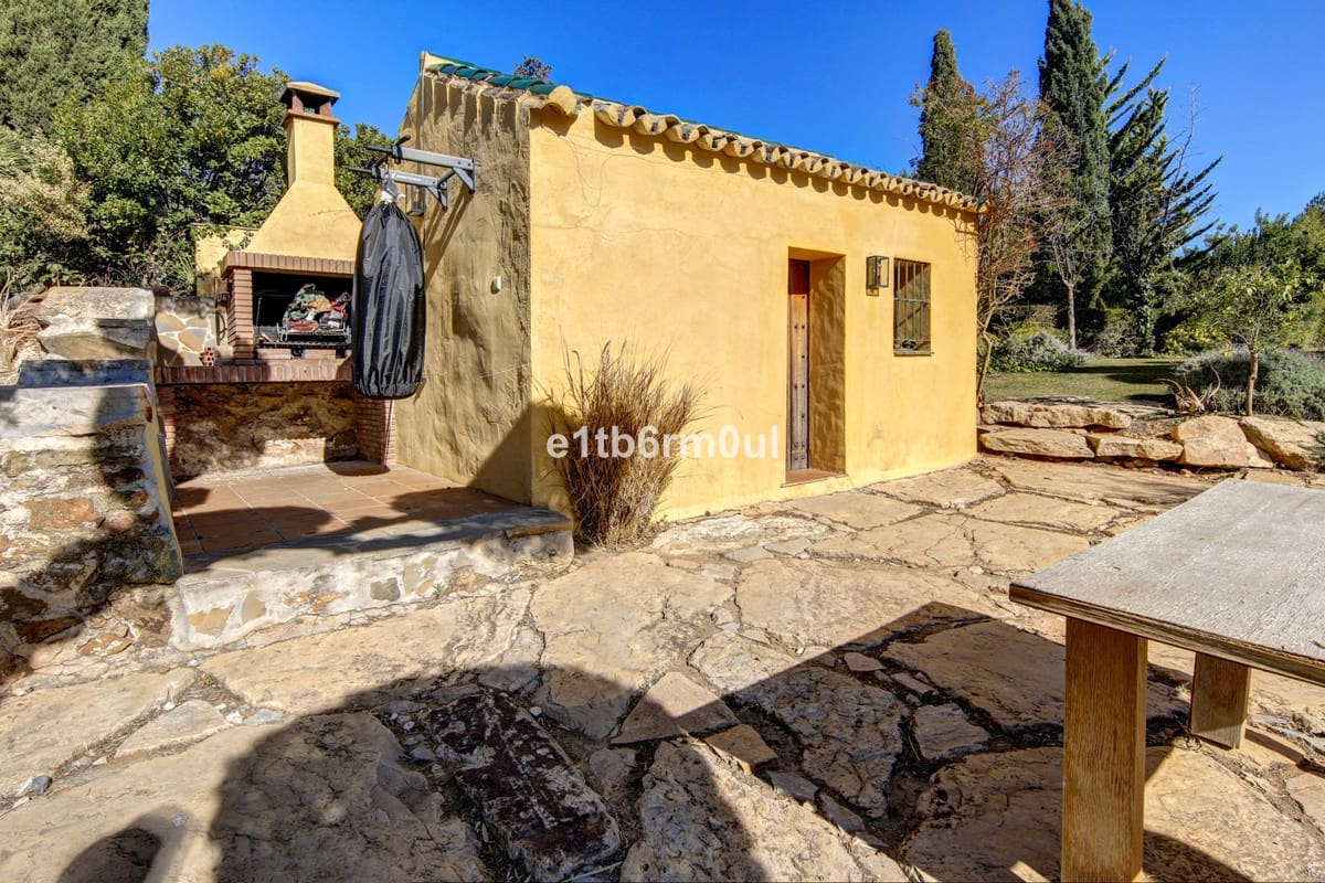 5 sypialnia Finka/Dom wiejski na sprzedaż w Ojen z basenem - 1 600 000 € (Ref: 9705116)